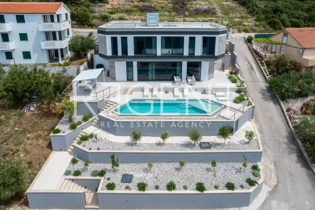 Šibenik, Rogoznica - Luksuzna vila s panoramskim pogledom na morje, ogrevanim bazenom in jacuzzijem
