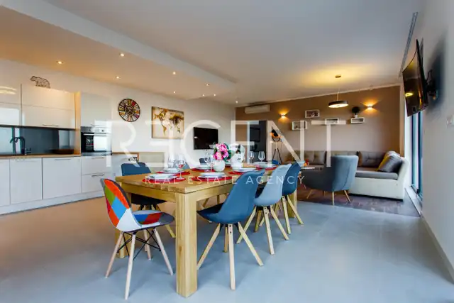 Vila 232 m², Kaštel Stari — 4SS, grijani bazen, pogled na more