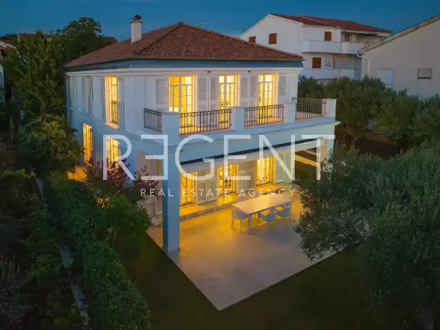 Zadar - Luxusná vila v prvom rade pri mori 210 m2
