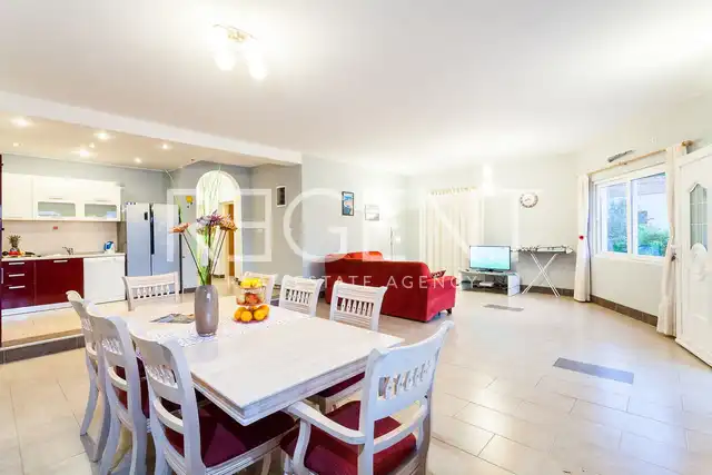 Otok Korčula – Šarmantna vila u uvali s bazenom 460 m2