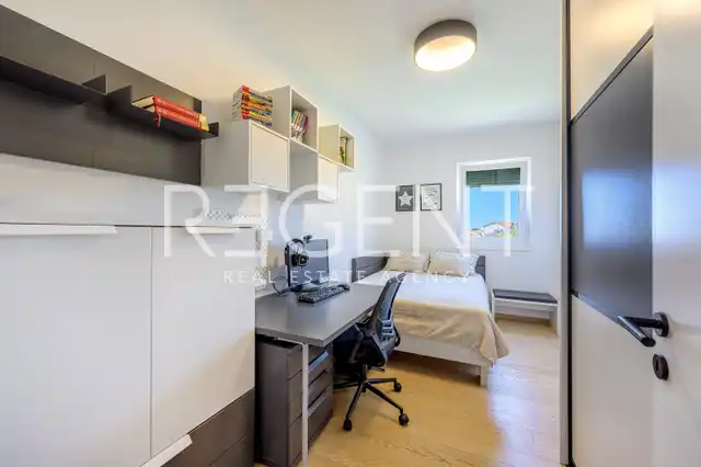 Split, Žnjan - luxusný trojizbový byt s výhľadom na more