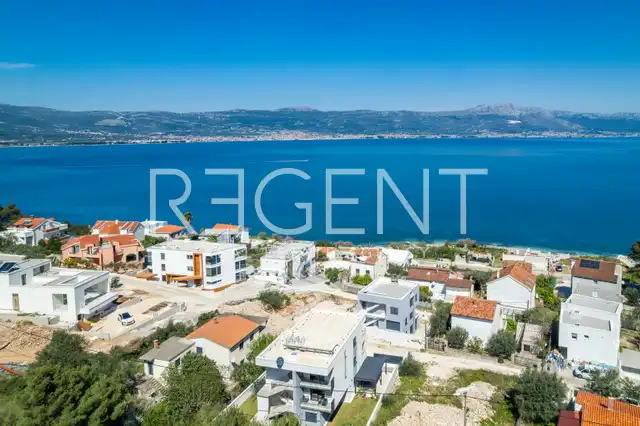 Trogir, Slatine - Dvoupokojový byt s terasami a výhledem na moře