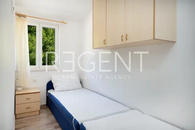 Šibenik, Rogoznica - Dům se šesti apartmány