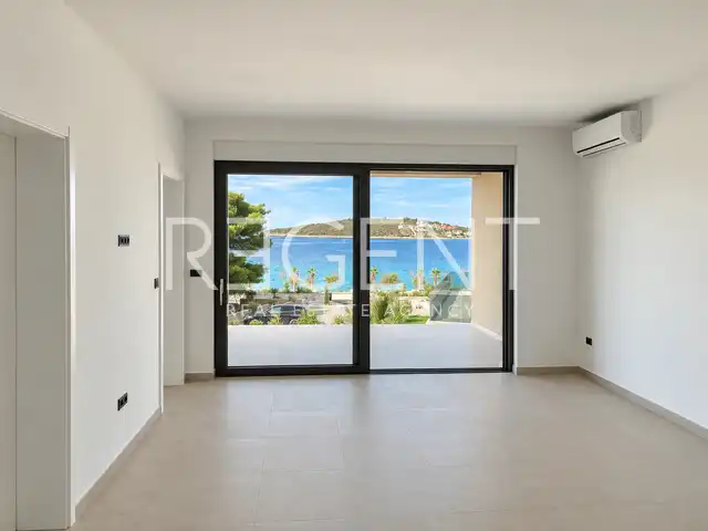 Trogir, Sevid – one-bedroom apartment 58.50 m², garden 122 m², 75 m from the sea