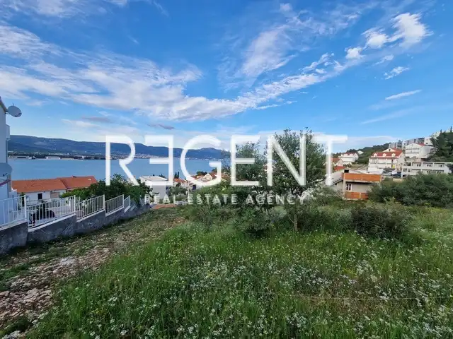 Trogir, Čiovo - građevinsko zemljište s pogledom na more, 1514 m2