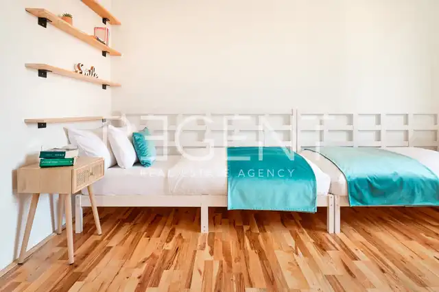 Split, Bačvice - Trojizbový byt s loggiou 105 m2