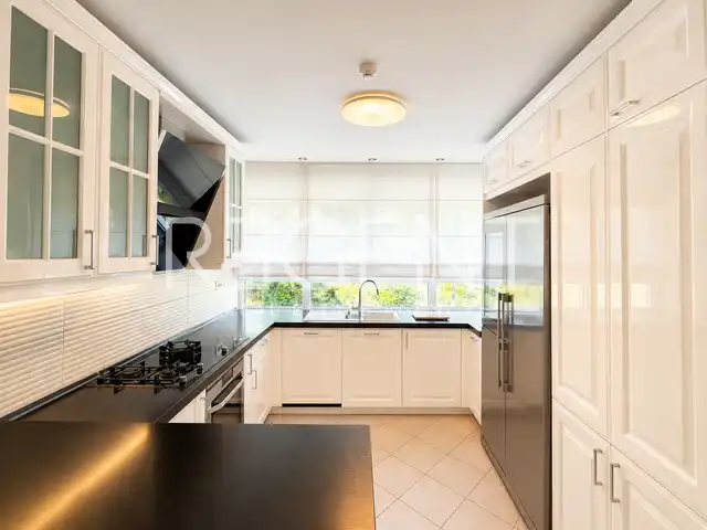 Záhreb, Medveščak – byt 150 m² na prenájom, 4 spálne, loggia, garáž