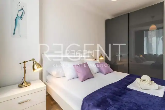 Split, Žnjan - Luksuzan dvosoban penthouse 70 m2 sa terasom