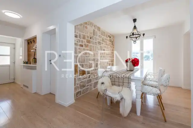 Brač, Milna - Moderní vila v první řadě u moře, 264 m2
