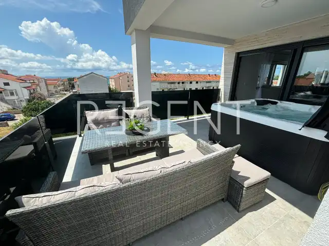 Zadar, Privlaka - Luxusní novostavba blízko moře v 1. patře