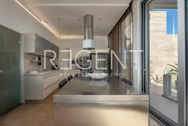 Dubrovnik, Lapad – penthouse 268 m², krovna terasa, bazen, garaža
