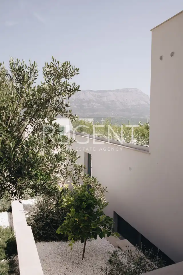 Korčula, Žrnovo - Luksuzna družinska vila s čudovitim pogledom 360 m2