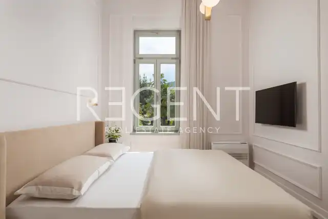 Opatija, Centar - Luxuriöse Wohnung in einer Villa in einzigartiger Lage, 73 m2