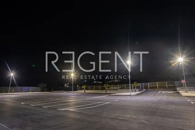 Trogir, Plano - Entrepôt commercial et de vente de 1600 m2