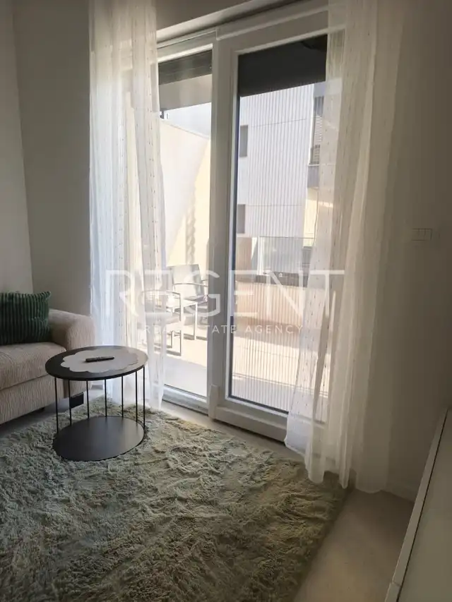 Split, Sirobuja - Trosoban stan s balkonom u modernoj novogradnji