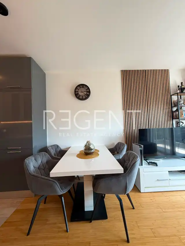 Split, Kila — Dvosobno stanovanje 66 m², balkon, garaža, novejša stavba