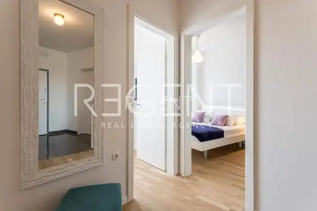 Split, Žnjan - Luksuzan dvosoban penthouse 70 m2 sa terasom