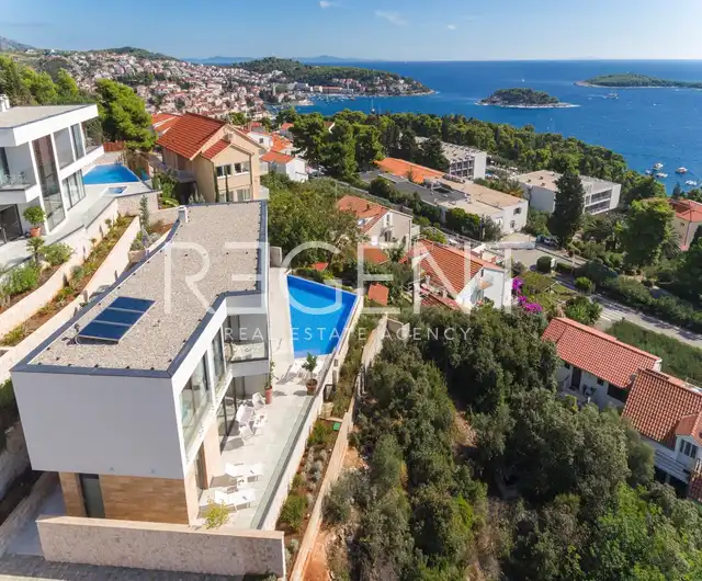 Hvar – Moderná vila s výhľadom na more 195 m2