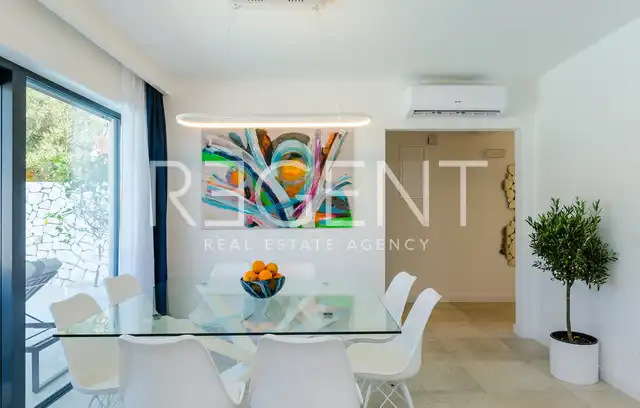 Dubrovnik, Zaton – Villa blanche moderne en bord de mer avec terrain supplémentaire