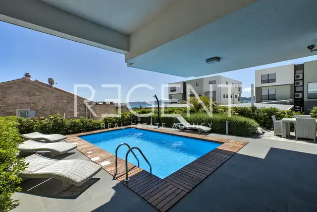 Zadar, Sukošan – Exklusive zweistöckige Villa mit Pool, 170 m²