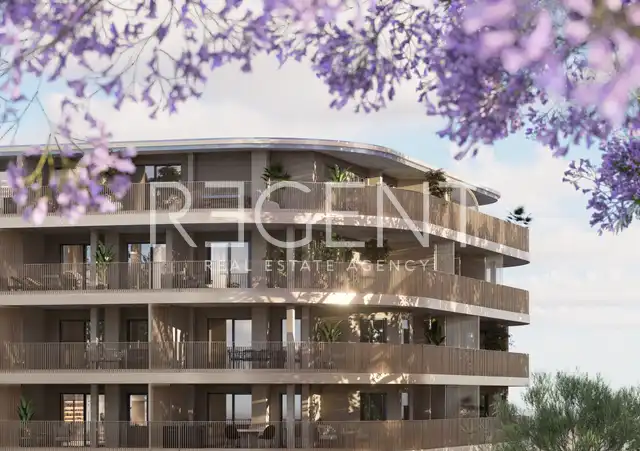 Umag – Moderne Zwei-Zimmer-Wohnung mit großer Loggia und Balkon