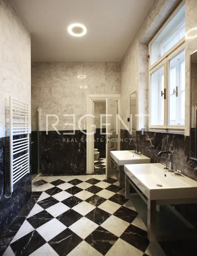Zagreb, Donji grad, Marulićev trg – luksuzan ured od 280 m²