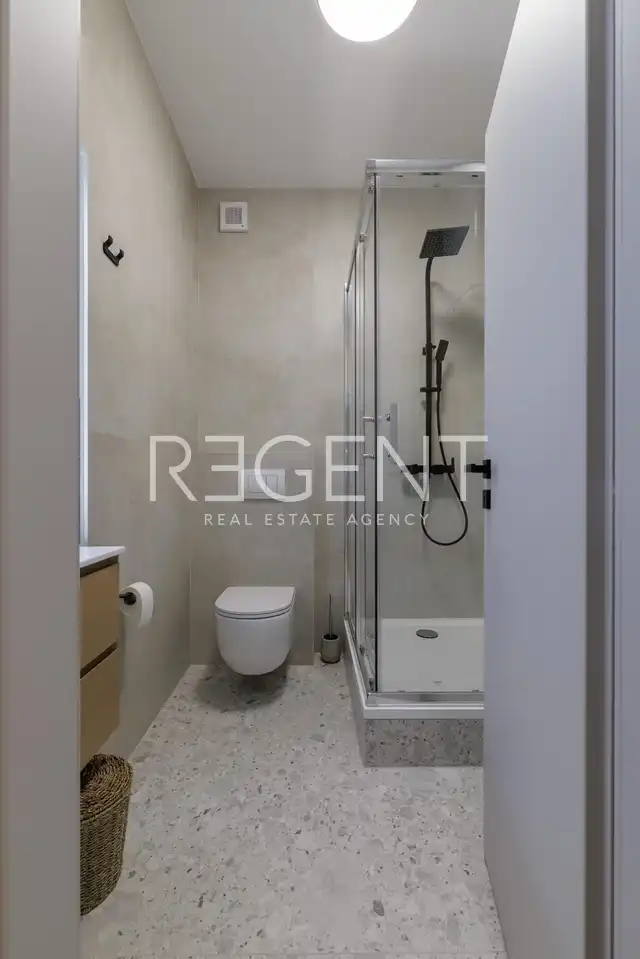 Split, Kila – stan 51 m² z vrtom, bazenom in s parkiriščem