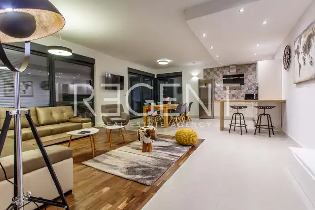 Vila 232 m², Kaštel Stari — 4SS, grijani bazen, pogled na more