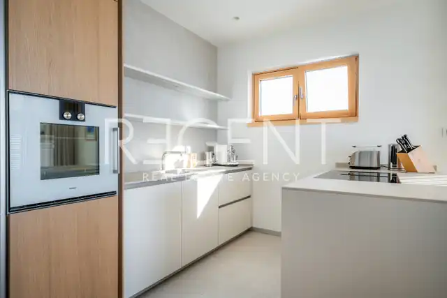 Split, Žnjan - Luxurious two-bedroom apartment with an open sea view