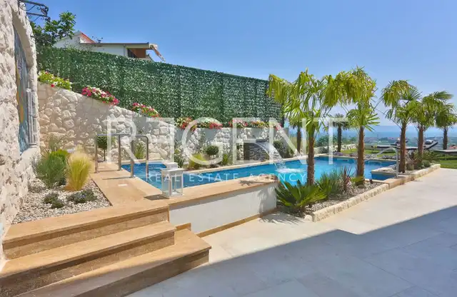 Split, Kučine - Luxusná vila 700 m2