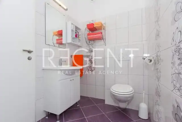 Split, Žnjan - Appartement de trois pièces avec loggia