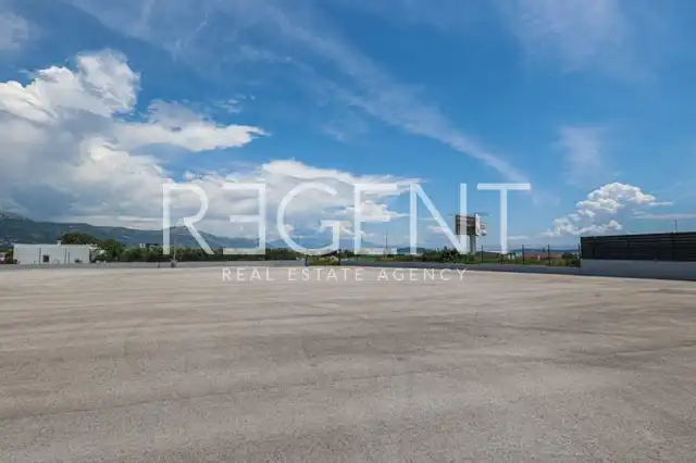 Trogir, Plano - poslovni prostor 500 m2