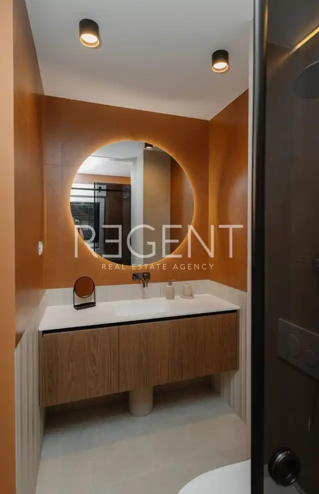 Split, Sirobuja - Trisobni penthouse z bazenom