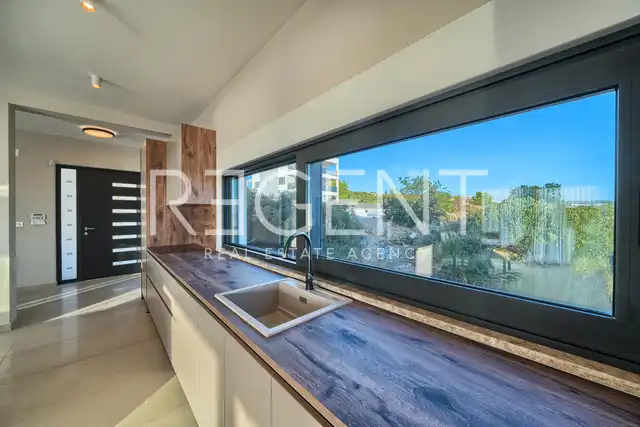 Primošten – Luxusná vila s infinity bazénom, 450 m2 novostavba