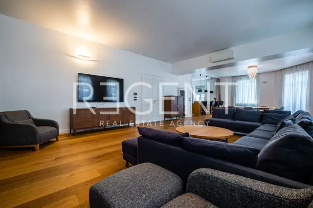 Appartement 240 m², Donji grad — 3 chambres, balcon, parking