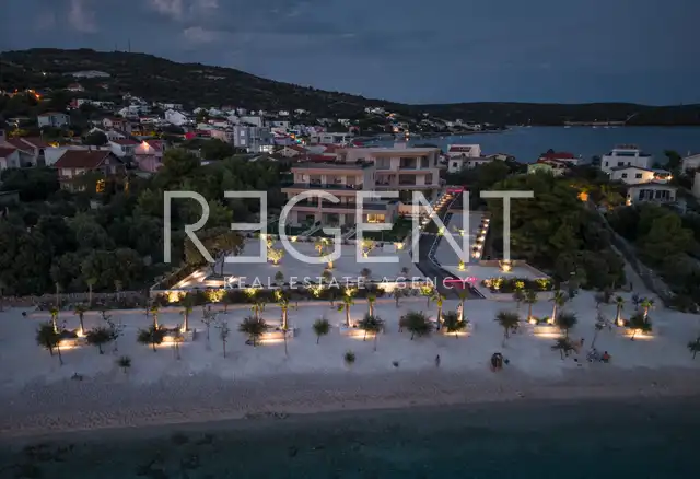 Trogir, Sevid – penthouse 177,66 m², terrasse sur le toit 133,25 m²
