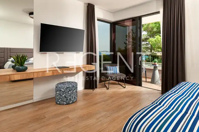 Trogir, Marina - Vila 400 m², 4 izby, bazén 30 m², 150 m od mora