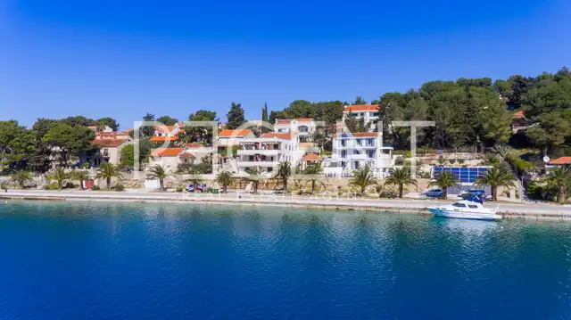 Brač, Milna - Moderní vila v první řadě u moře, 264 m2