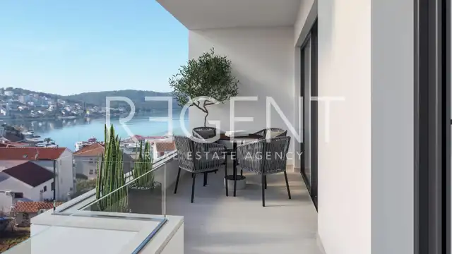 Trogir, Okrug Gornji - 3-Zimmer-Wohnung mit Balkon und Dachterrasse
