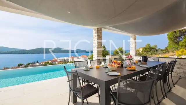 Šibenik, Žaborić - Moderna novoizgrađena vila s bazenom 380 m2