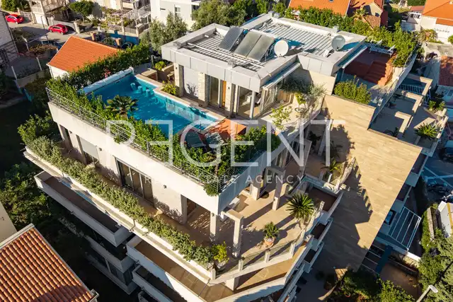 Dubrovnik, Lapad – penthouse 268 m², krovna terasa, bazen, garaža