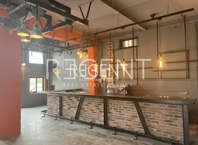 Trogir - Immeuble résidentiel et commercial de 1380 m2 avec terrain associé dans un excellent emplacement