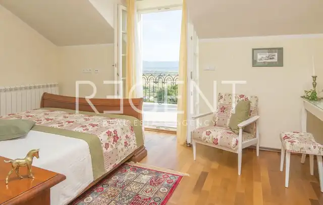 Sinj – Luxusný kamenný dom s rozlohou 500 m2 na pozemku s rozlohou 6000 m2