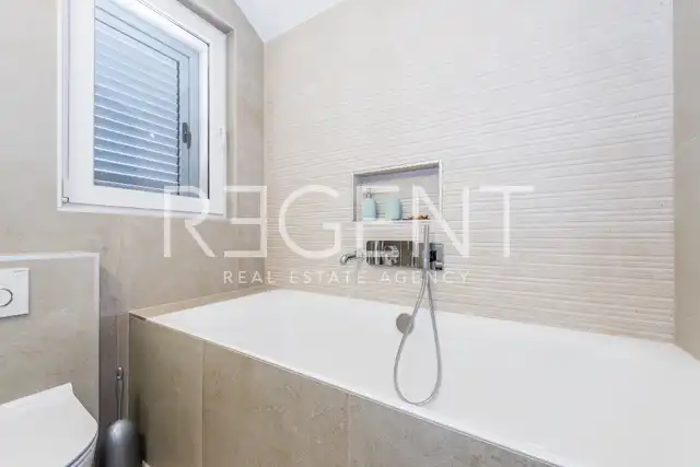 Brač, Milna - Moderní vila v první řadě u moře, 264 m2
