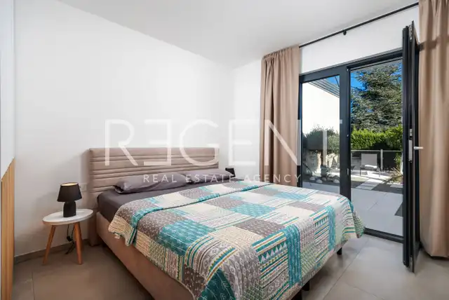 Stan 130 m², pogled na more, terasa i bazen – Opatija, Lovran