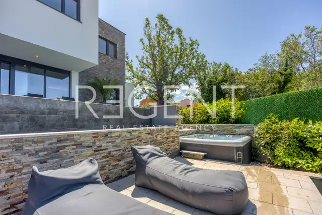 Istria, Buje - villa 255 m², piscina, sauna, giardino, parcheggio