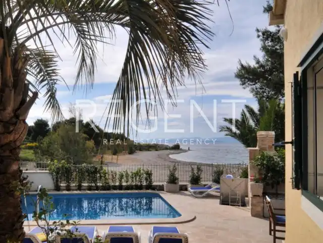 Brač, Mirca - Vila s bazénom pri mori 330m2