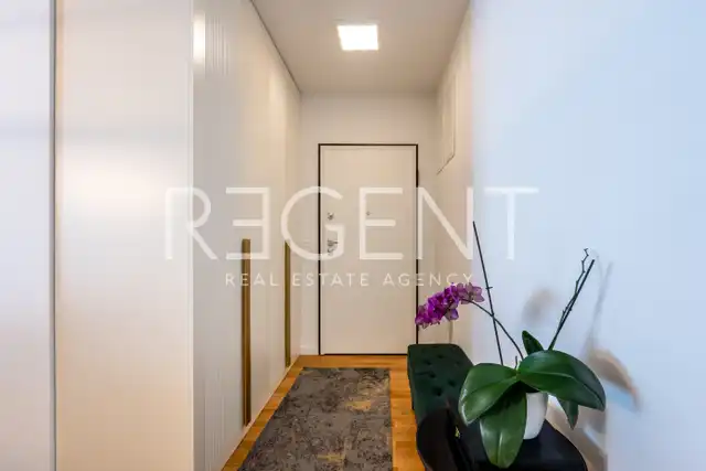 Appartement 112 m², Vrbani — 3 chambres, balcon, 2 garages