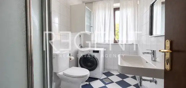 Maksimir – casa bifamiliare di 230 m² con garage