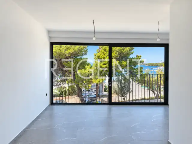 Pakoštane, Drage – Villa 368 m² mit Pool, in erster Reihe zum Meer